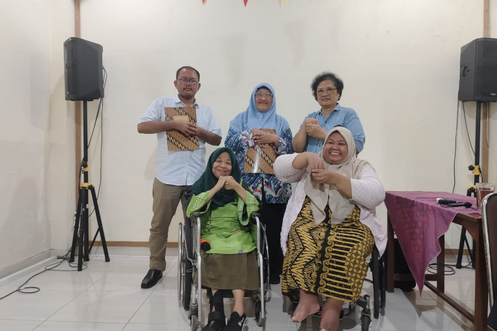 Kelas Relawan Inklusi Helatan Jaringan Visi Solo Inklusi Selesaikan Sesi